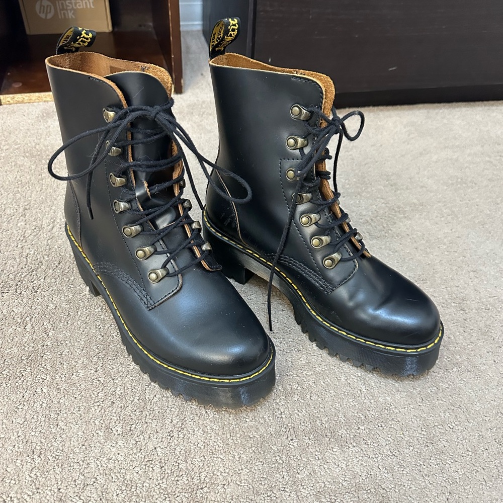 Leona doc martens